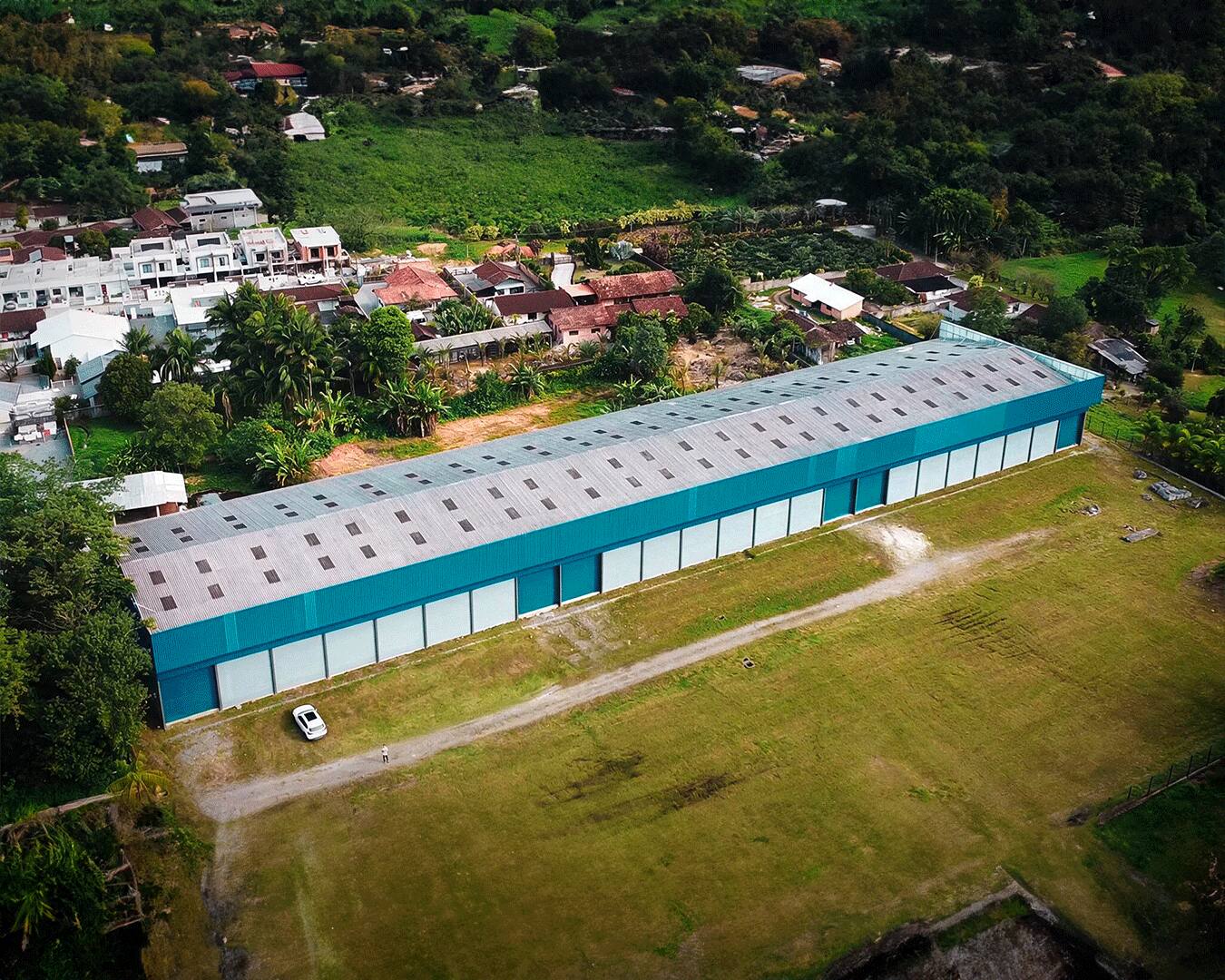 Galpão industrial para locação em Joinville/SC, com áreas a partir de 1.000 m² e infraestrutura completa para operações industriais e logísticas.